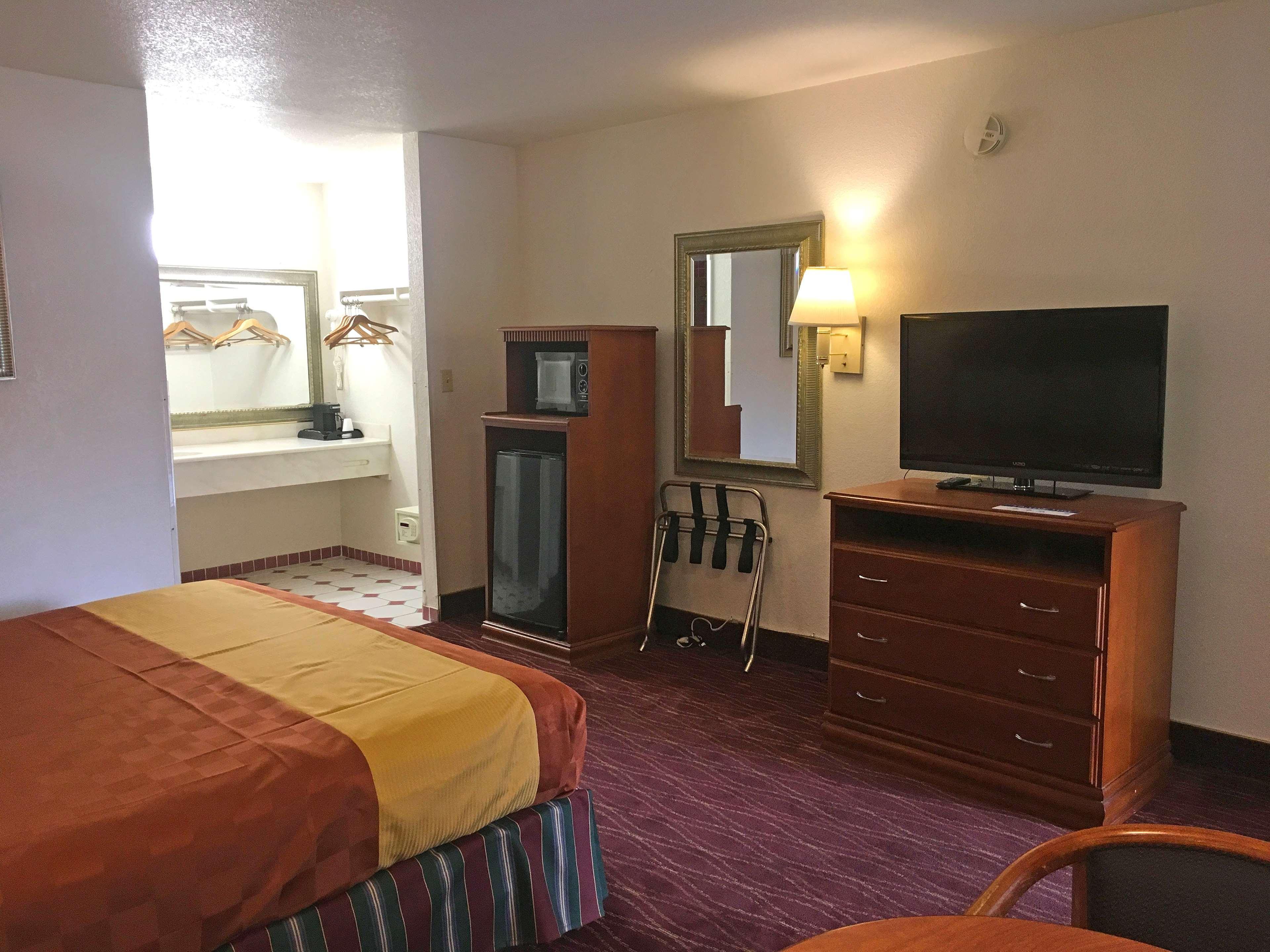 Ibis Styles Lisieux Normandie Exterior foto