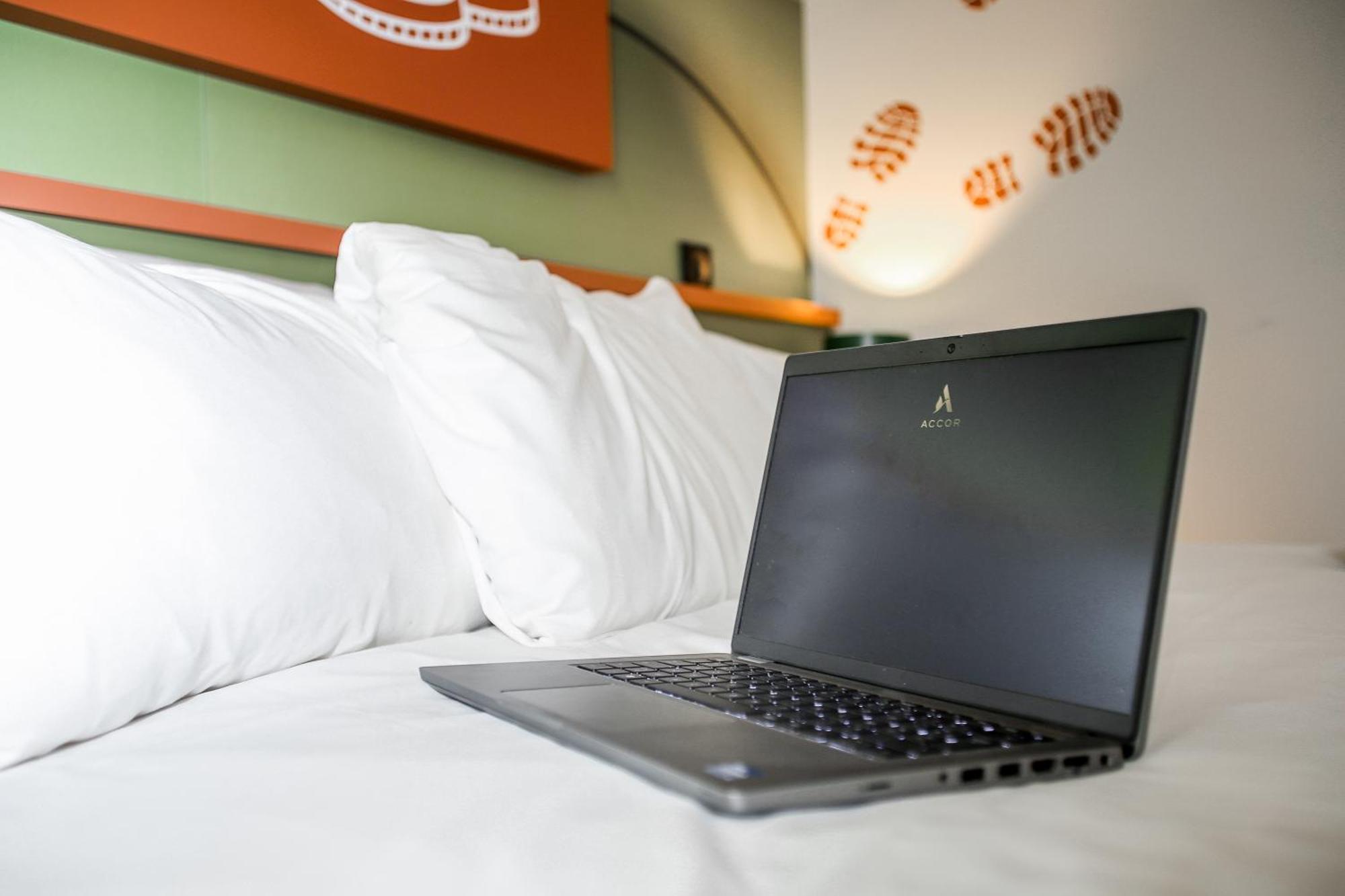 Ibis Styles Lisieux Normandie Exterior foto