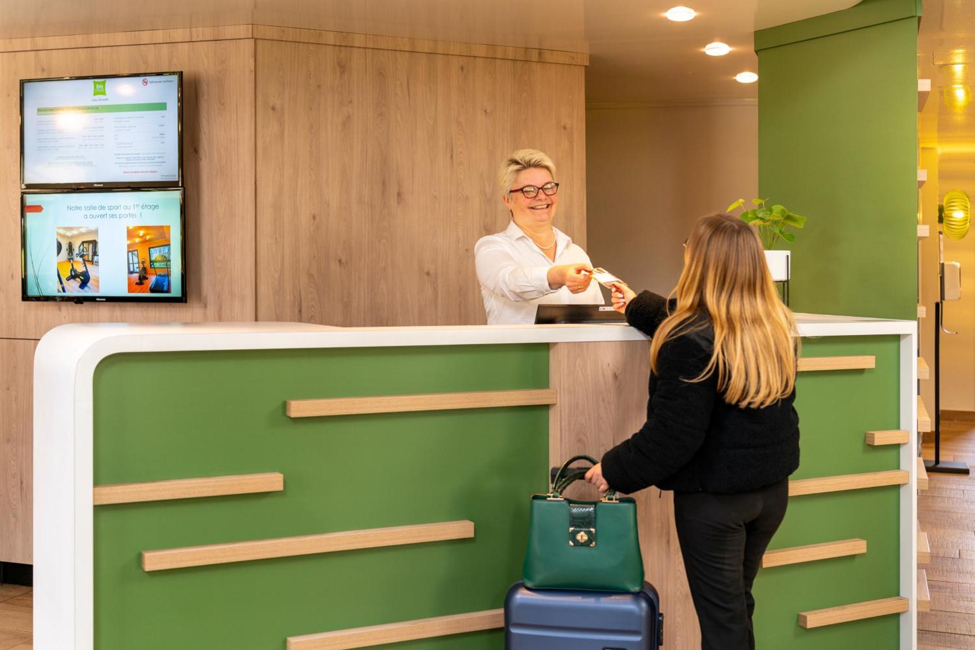 Ibis Styles Lisieux Normandie Exterior foto