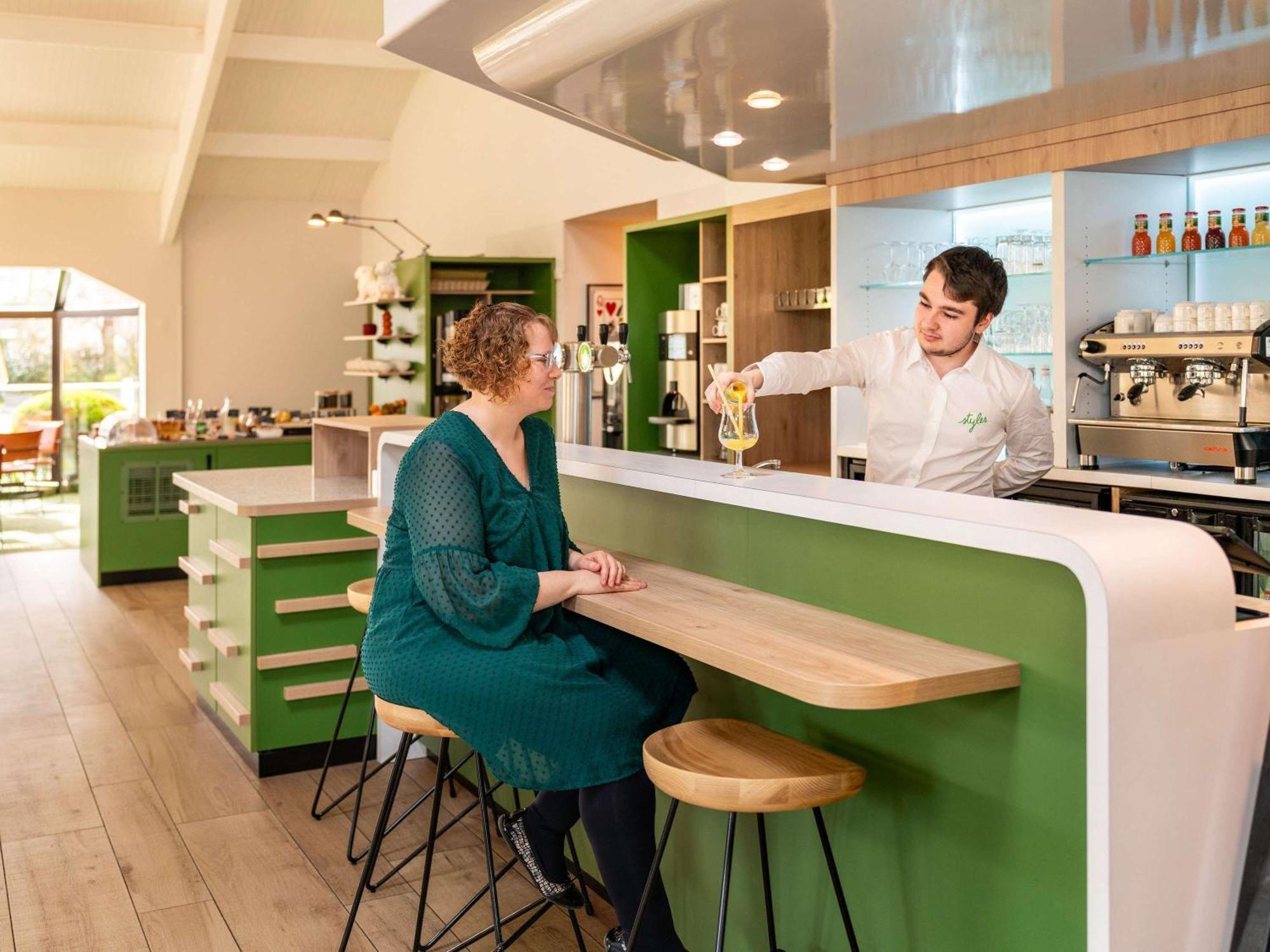Ibis Styles Lisieux Normandie Exterior foto